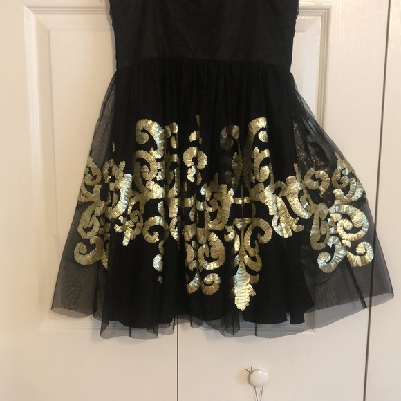 Hailey Logan Tulle Mini Dress Black w/Gold pattern, sweetheart neckline sz 2 - Picture 6 of 16